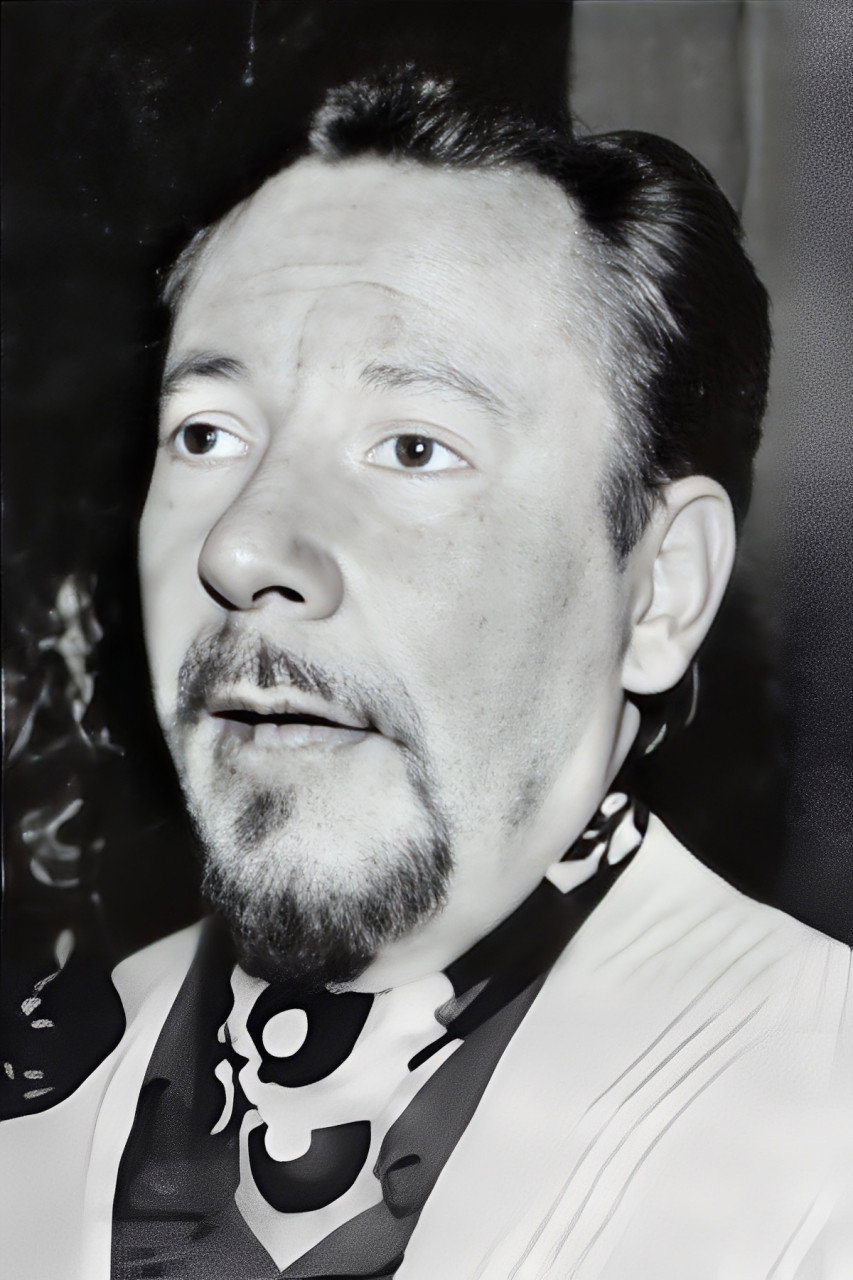 Henrique César as Capitão Fréderic Gervilén in Passo dos Ventos