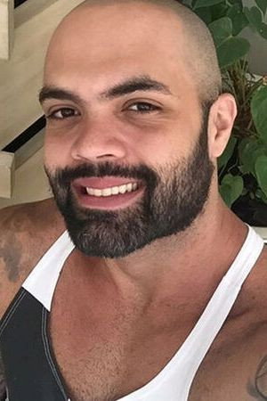 Francisco Júnior as Pai do Oswaldo (voice) in Oswaldo