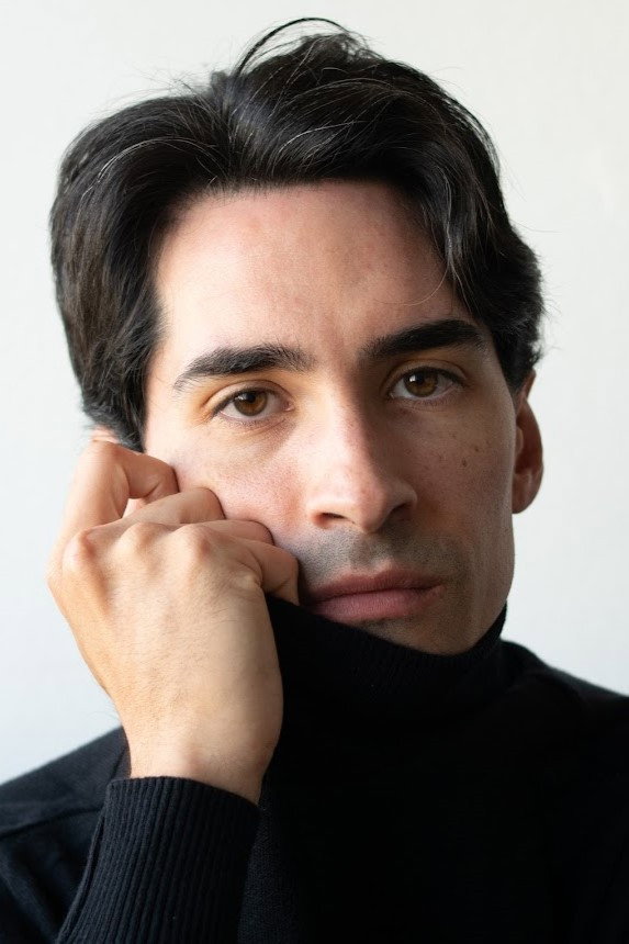 Fernando Contigiani García as Pinto in Apache: La vida de Carlos Tevez