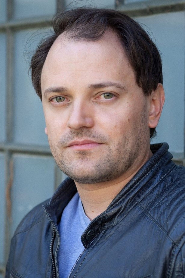 Stefan Haschke as Björn in Hausen
