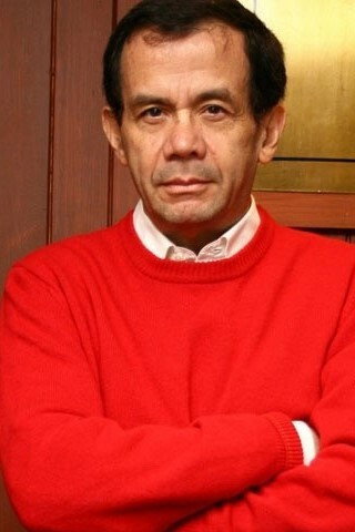 Miguel Ángel Ferriz Jr. as Enrique Cortés in Preparatoria