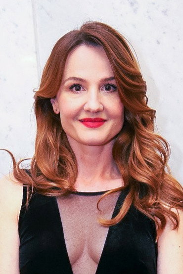 Andrea Karnasová as Kolombína (voice) in Lionardo Mio