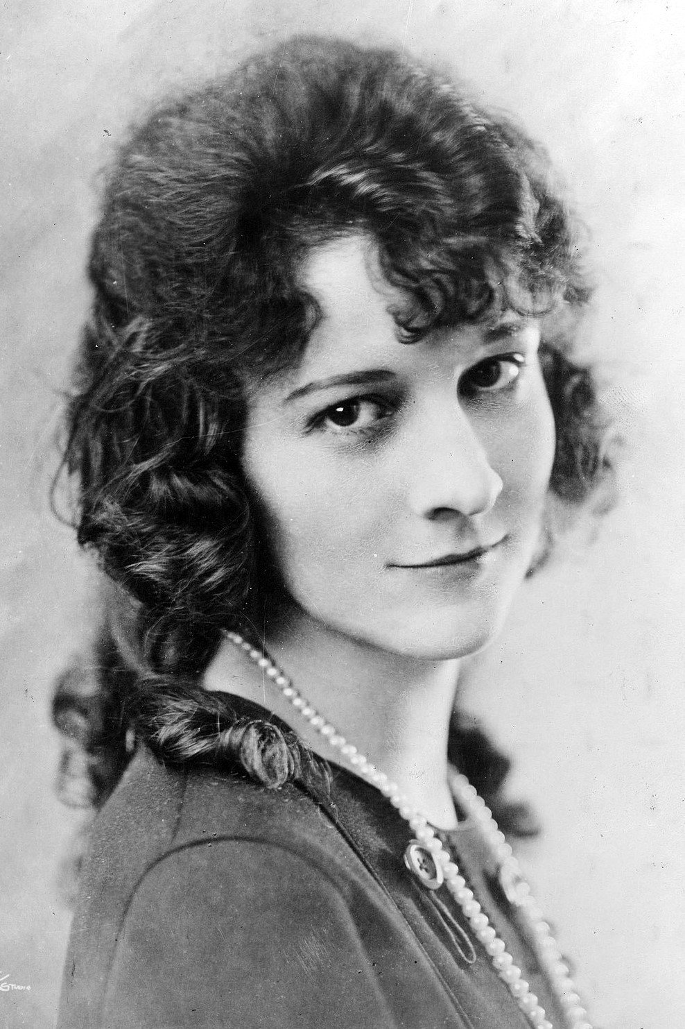 Carol Dempster as Miss Nancy Montague in America