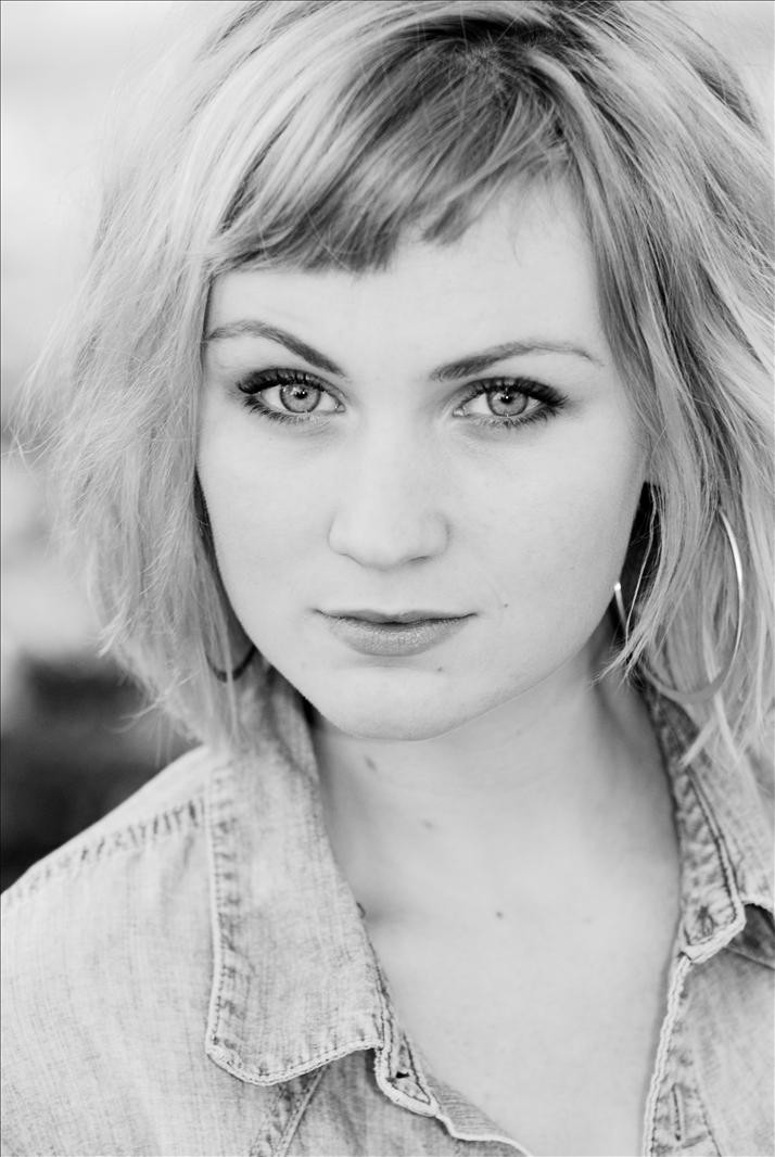 Hannah Daniel as Ellie in Bregus