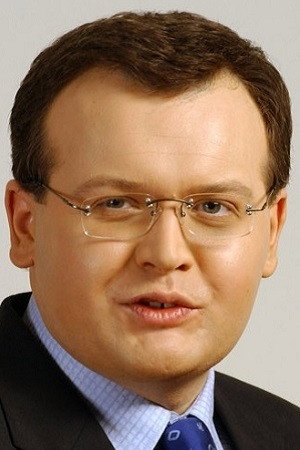 Александр Гавриков as security guard in Watch Without Hands