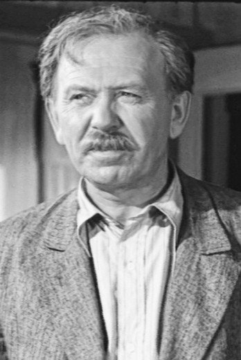 Павел Волков as Makar Makarovich in Marine Hunter