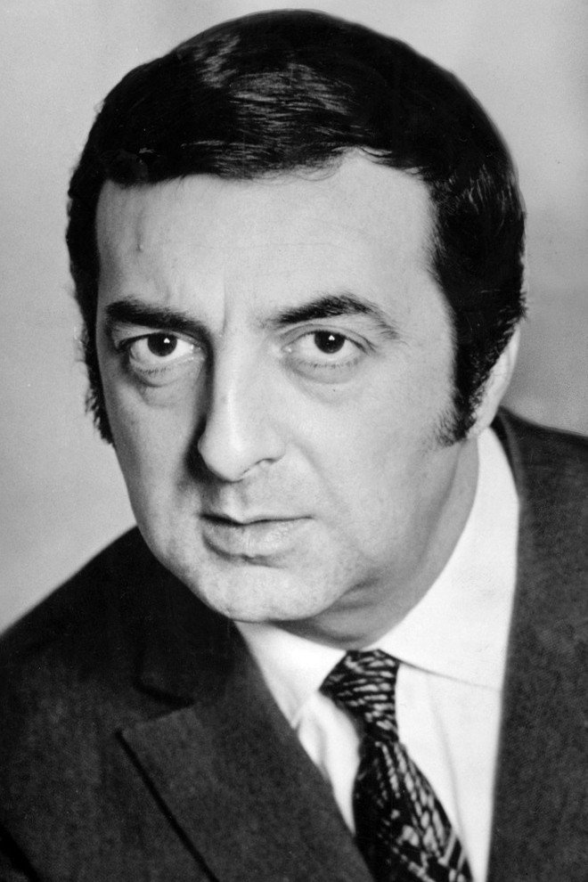 Paul-Émile Deiber as Le général de Lamarzelle in Soldier Martin