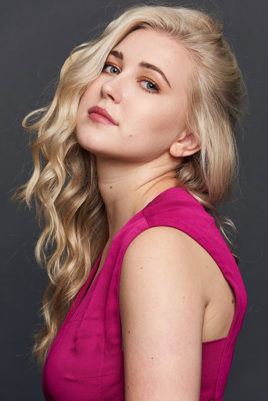 Ellen Marlow as Claire Lyons in The Clique