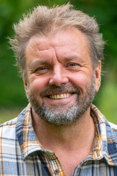 Martin Roberts as Self - Presenter in Homes Under the Hammer