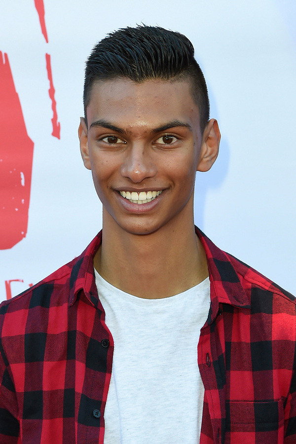 Rohan Sukhraj as Dennis in Hoodvlogs