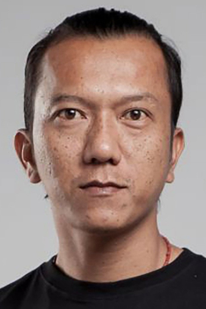 Teuku Rifnu Wikana as Pilus in Joe & Robot Kopi
