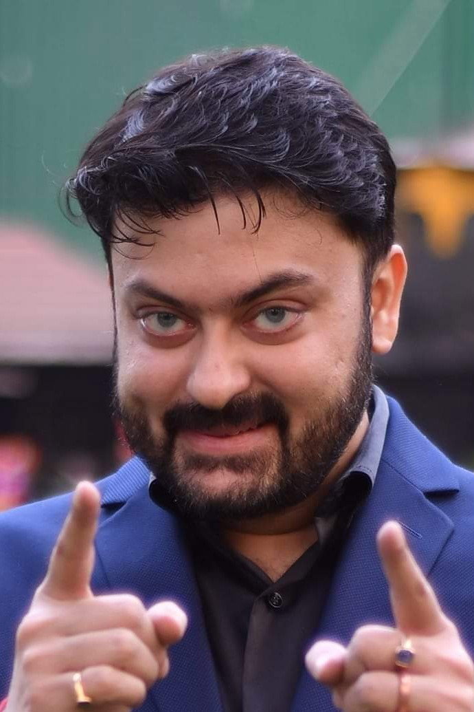Saheb Chatterjee as Chanchal in Saralakkho Holmes