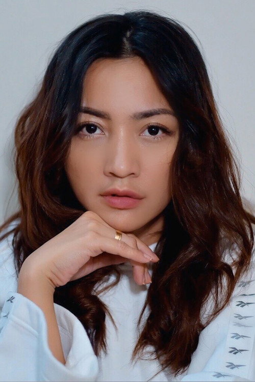 Hesti Purwadinata as Ni Gendis in Comic 8 Revolution: Santet K4bin3t