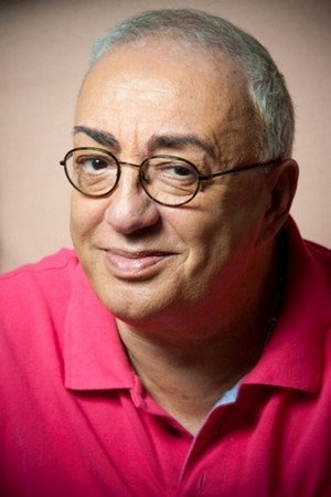 Peppe Barra as Pasquale in Naples in Veils