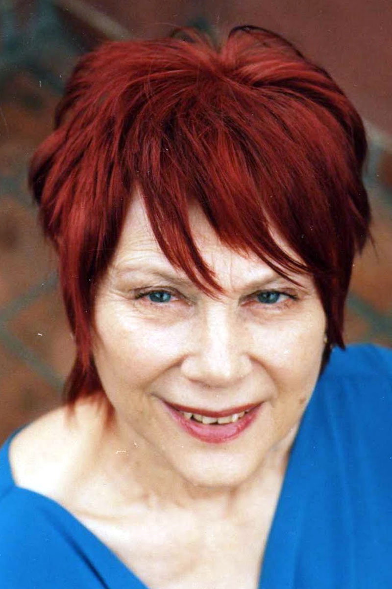 Liliana Abayieva as Blanca in Una receta familiar