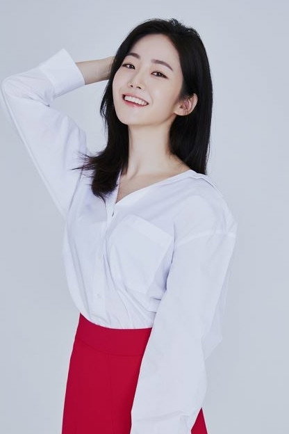 Han Sung-yeon as Lee Do Eun in It's Okay to Be Sensitive