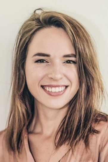 Stephanie Planckaert as Self - Accompanist in Restaurant Misverstand