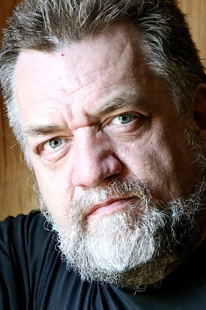 Guy-Daniel Tremblay as François in What Remains
