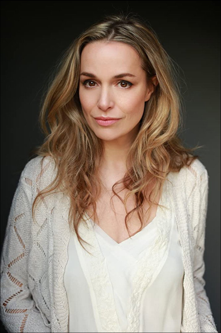 Lucy Brown as Unit White in Wireless