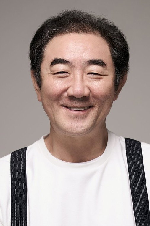 김홍파 as Myung In Joo in Payback: Money and Power