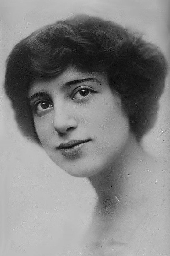 Helen Freeman as Madame Alva in Fog