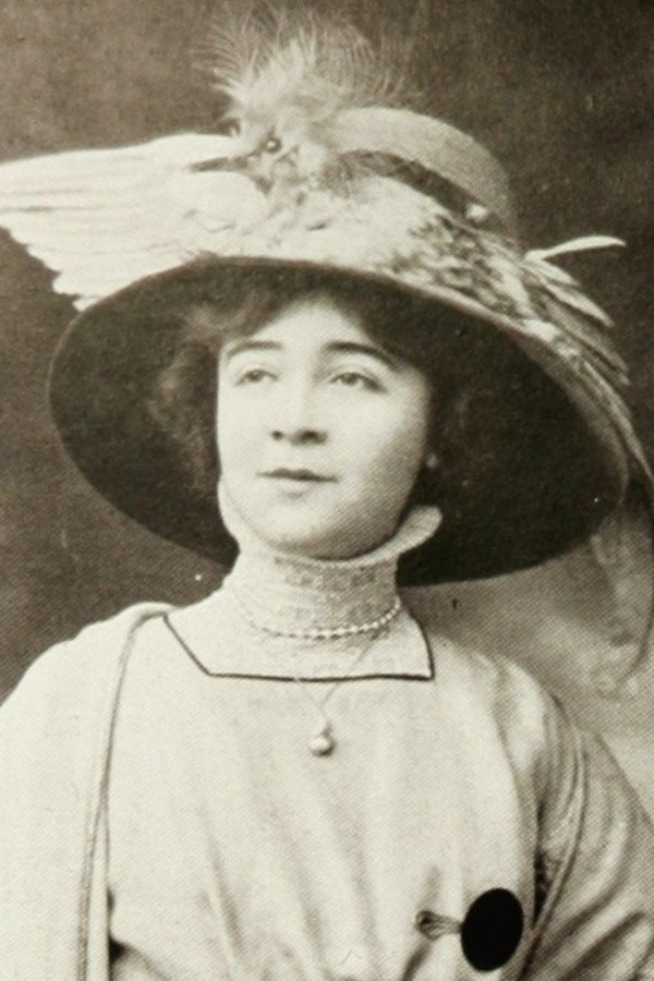 Juliette Clarens as Suzanne Boisgelin in Work