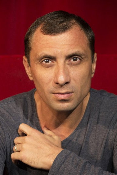 Ion Grosu as Detective Iulian Filipache in Good Guys