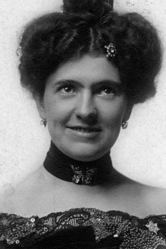 Marie Van Tassell as Rosa Lopez in The Only Road