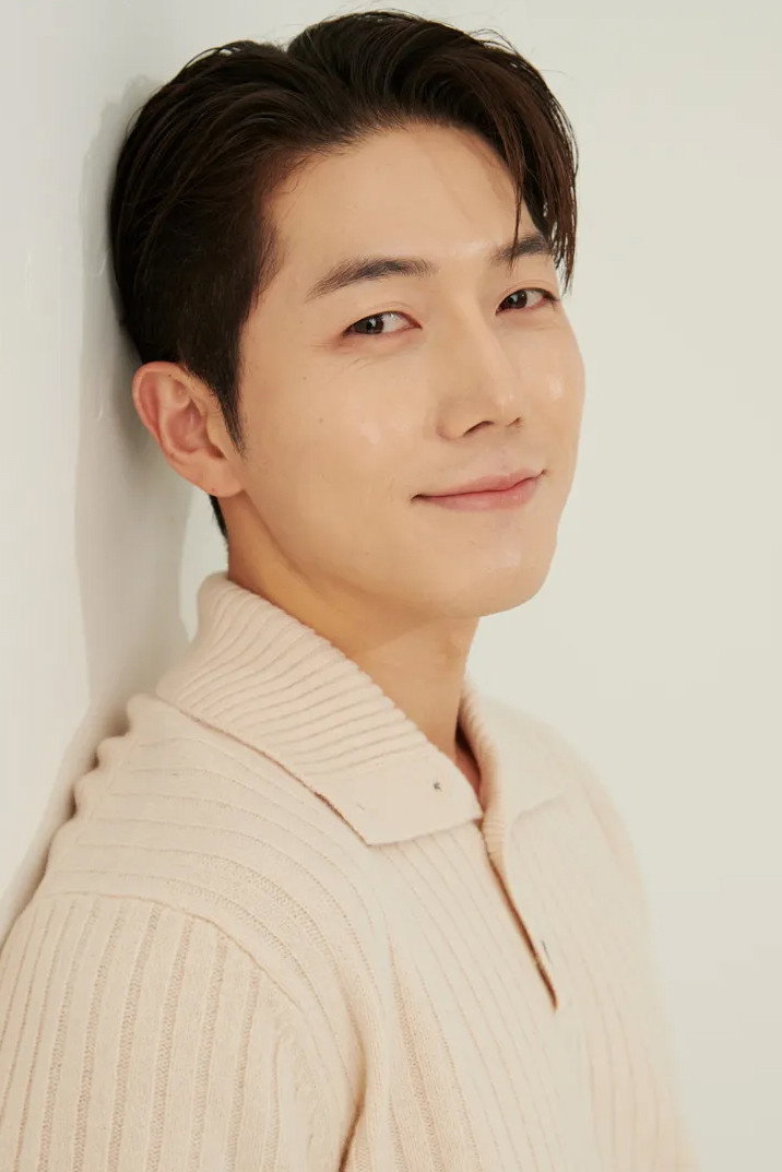박민재 as Park Chan-young in My Damn Business