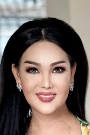Madam Pam Winlaphat Srisakulmekhi as Queenie in Show Me Love