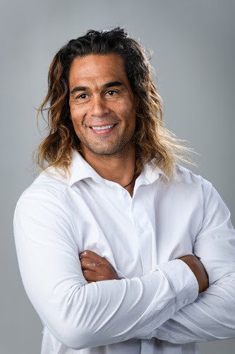 Craig Durston as Hue in The Invisible Woman