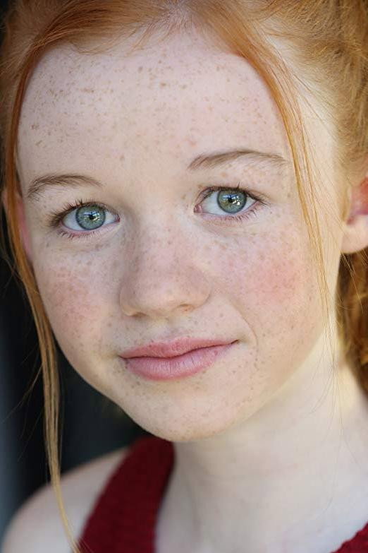 Abby Donnelly as Lizzie in Malibu Rescue: The Series