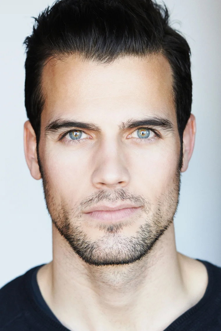 Thomas Beaudoin as Dave Harper in Nova Vita