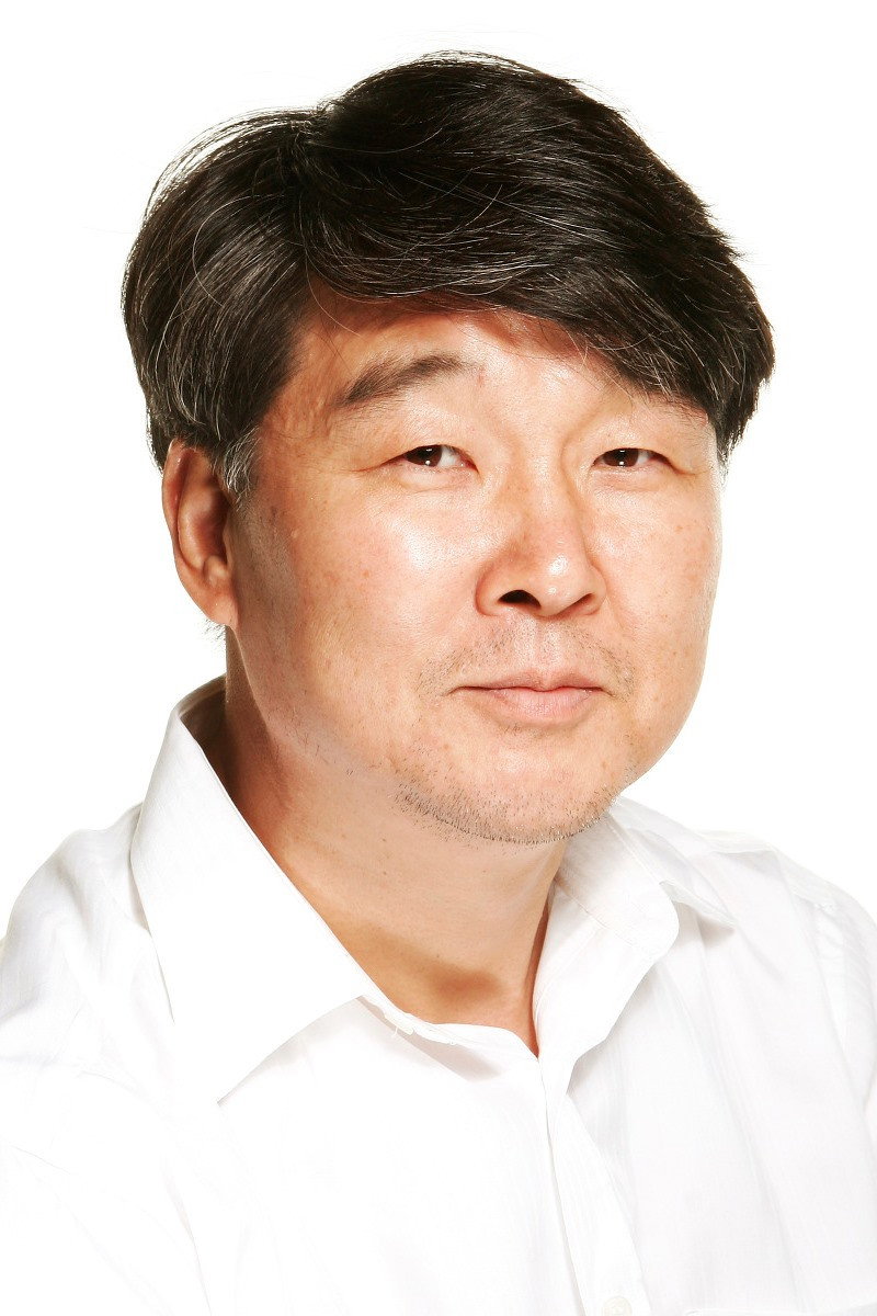 최효상 as Mi-jung's father in Eighteen