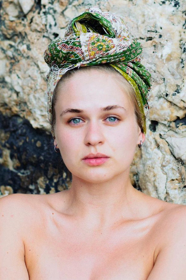Aneta Klimešová as letuška in Island of Freedom