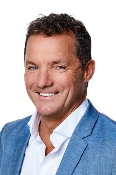 John de Bever as Self in De Bevers