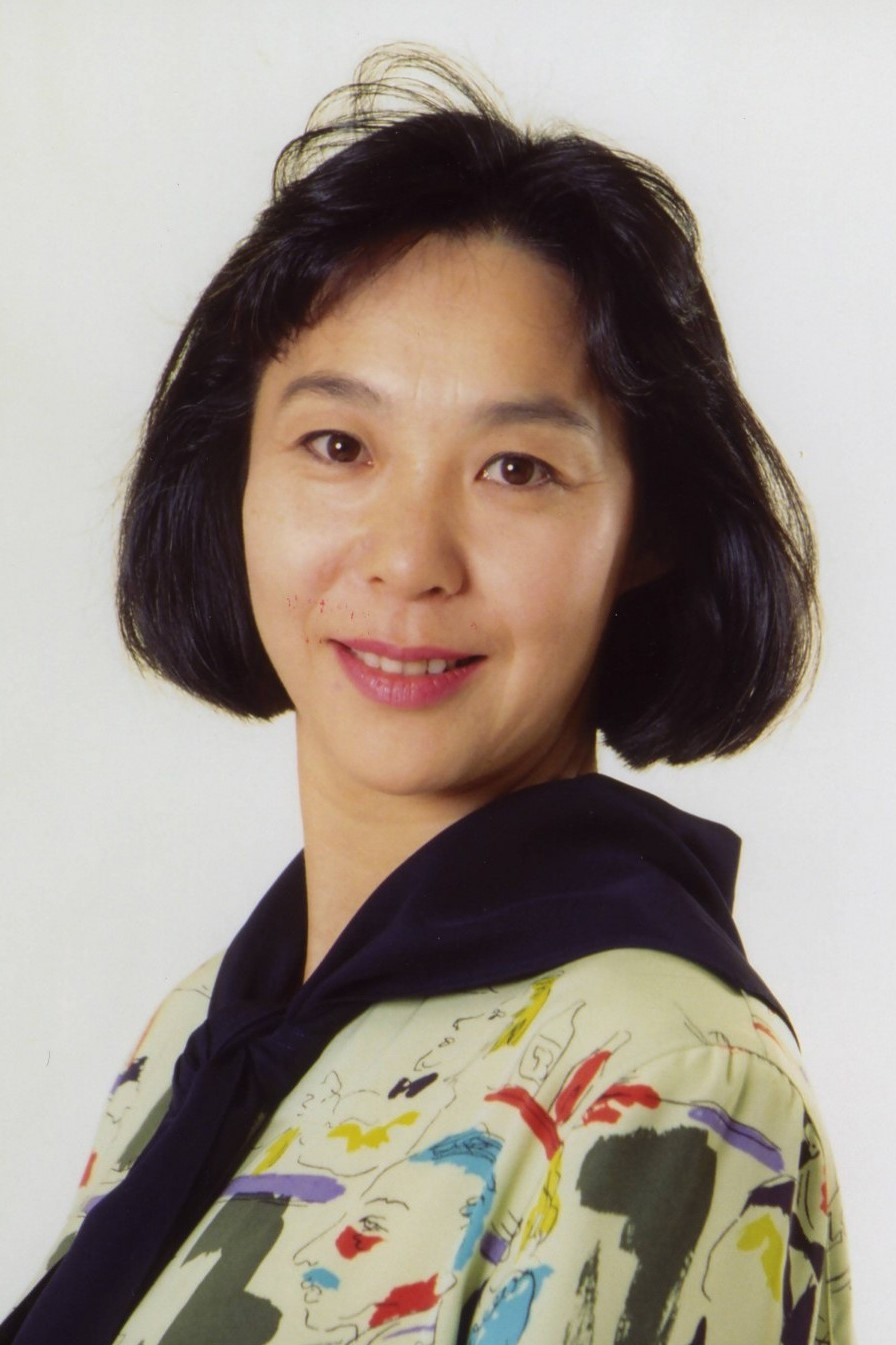 松岡洋子 as Old Farmer as a Boy (voice) in By the Time the Moon Rises