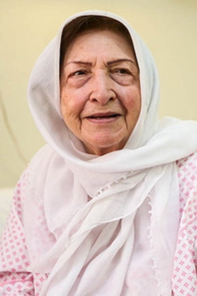 توران مهرزاد as Ensiyeh in The Triple Bed