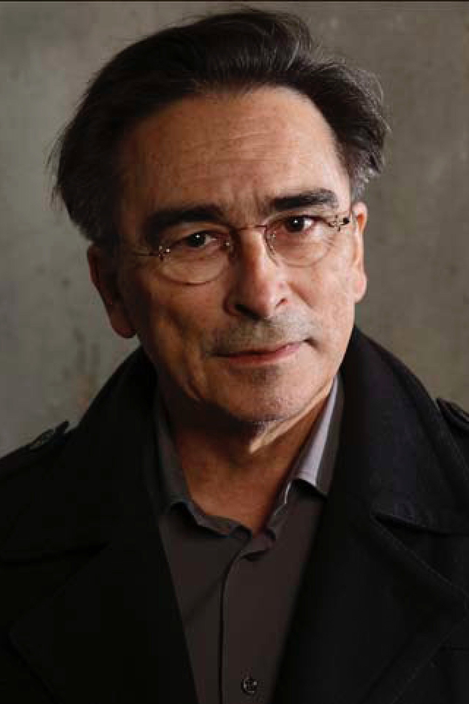 Luís Vicente as Severino in On the Phone with God