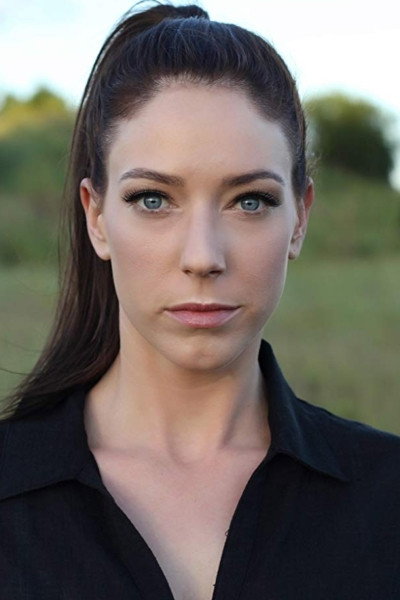 Alice Lanesbury as Jenna in Housekeeping