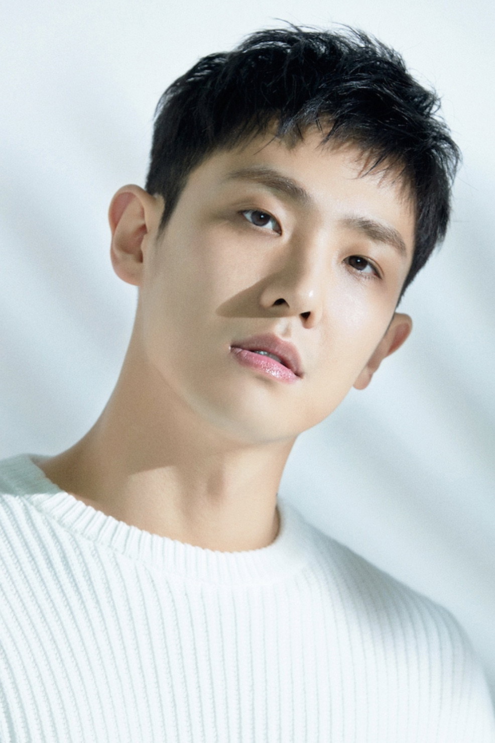 이준 as Ryu Tae-suk in The Silent Sea