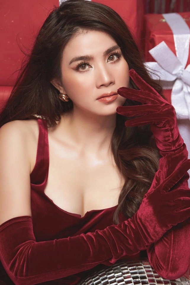 Kha Ly as Liên in Cổng Mặt Trời