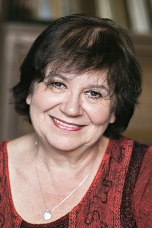 Zsurzs Kati as Marika in Manka and Marika