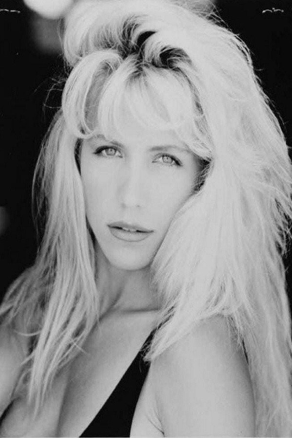 Avalon Anders as Savanah in Tina and the Professor