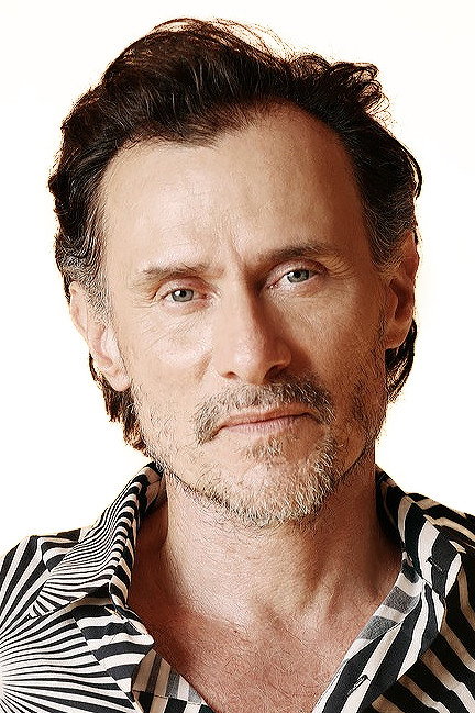 Enrique Díaz as Timbó (Francisco Itamar Miroel Timbó) in Mar do Sertão