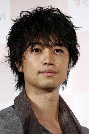 斎藤工 as Guard Natsuki in Helldriver