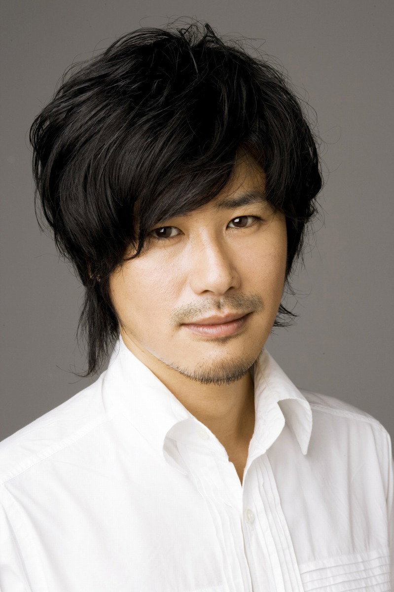鈴木一真 as Tetsuya Saruwatari in The Millionaire Detective