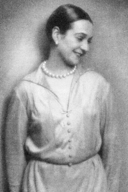 Brita Öberg as Eulalia in Åsa-Nisse och tjocka släkten