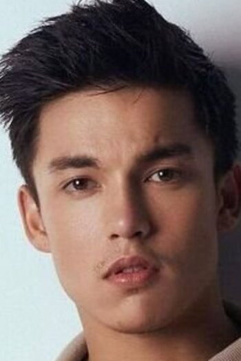Alex Diaz as Barry Cruz in Oh, Mando!