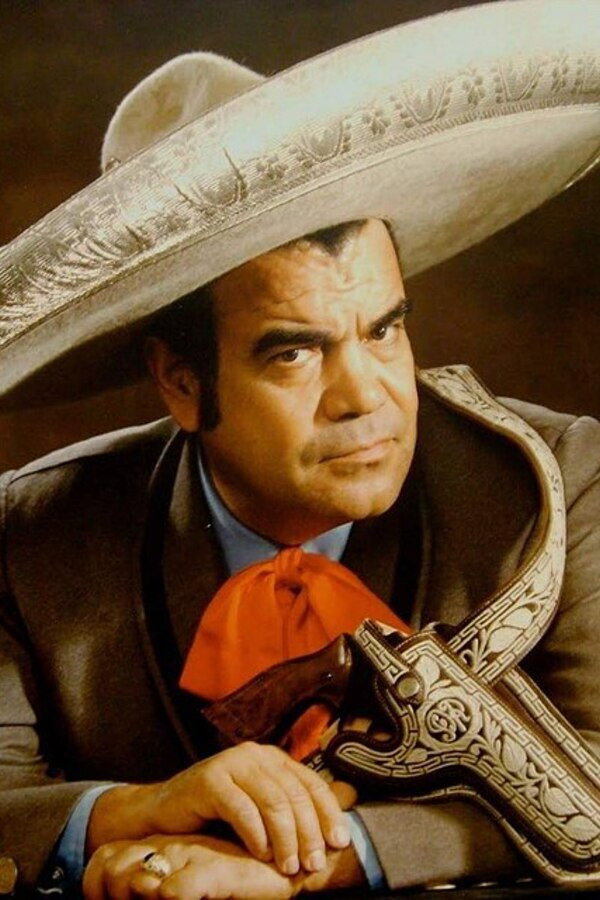 David Reynoso as Roberto Rojas in Herencia maldita